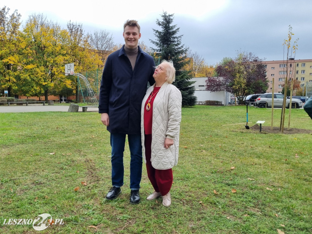 Sadzenie drzew w Parku Grody Leszczyńskie