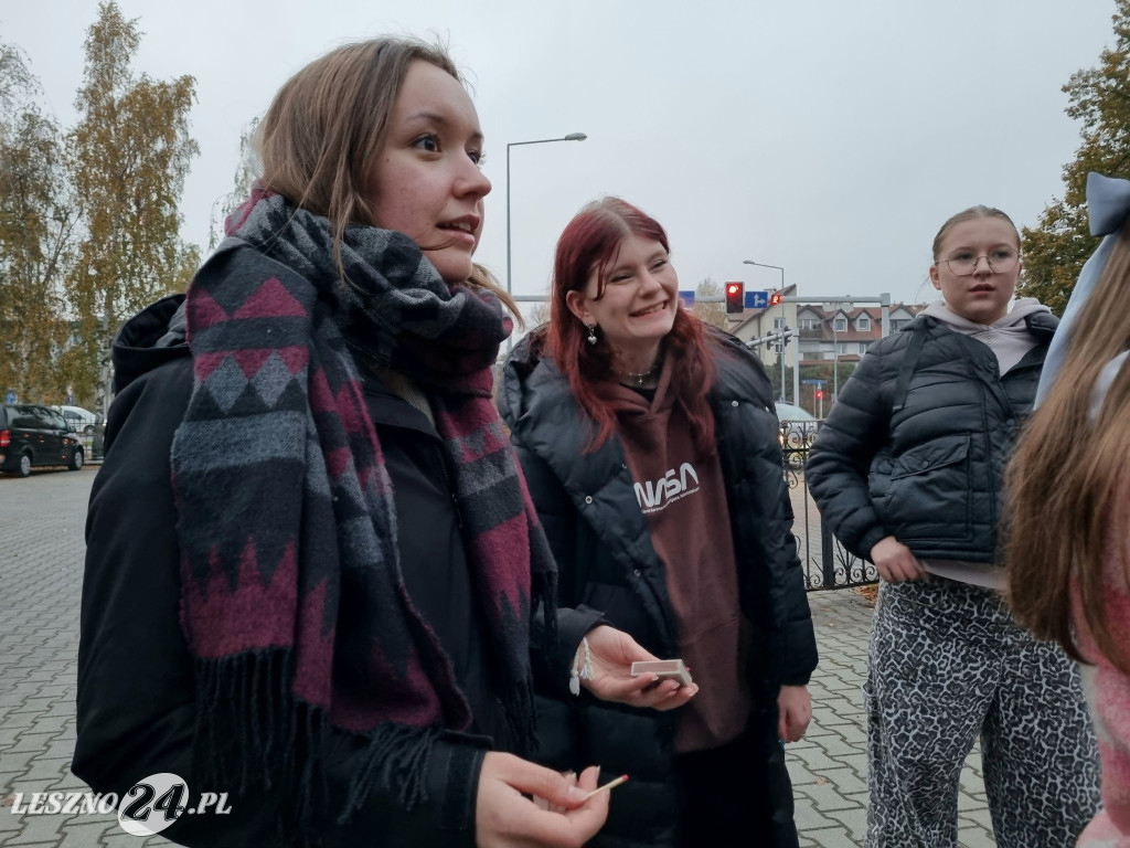 Bursa Międzyszkolna w Lesznie - zapalenie zniczy