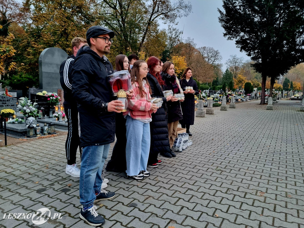 Bursa Międzyszkolna w Lesznie - zapalenie zniczy