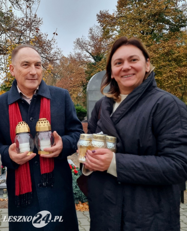 Bursa Międzyszkolna w Lesznie - zapalenie zniczy