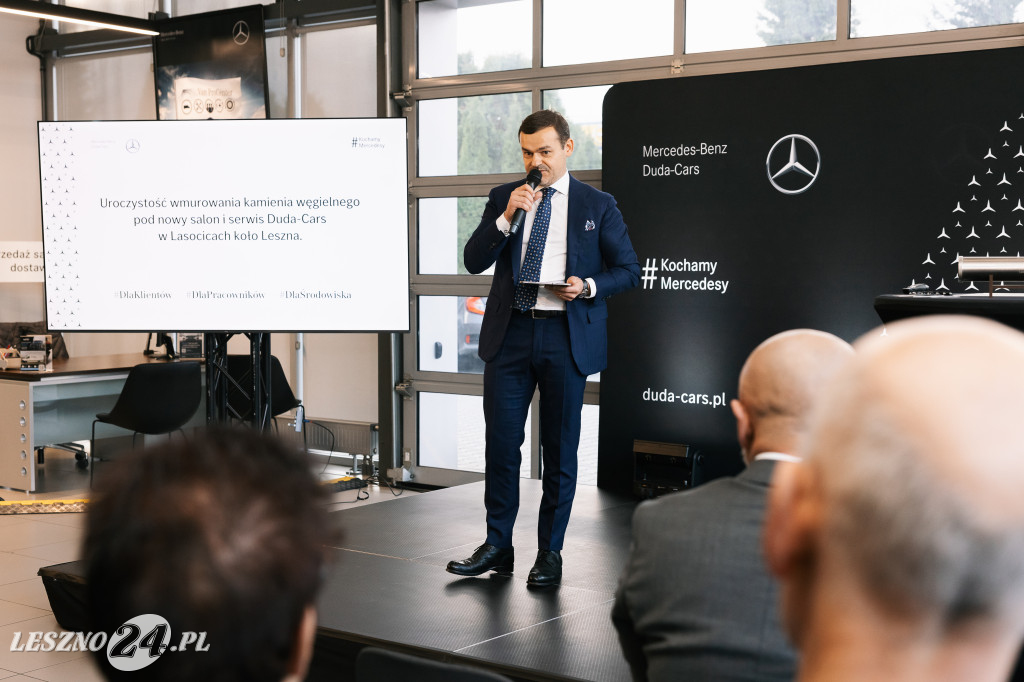 Uroczystość wmurowania kamienia węgielnego pod nowy salon Duda-Cars