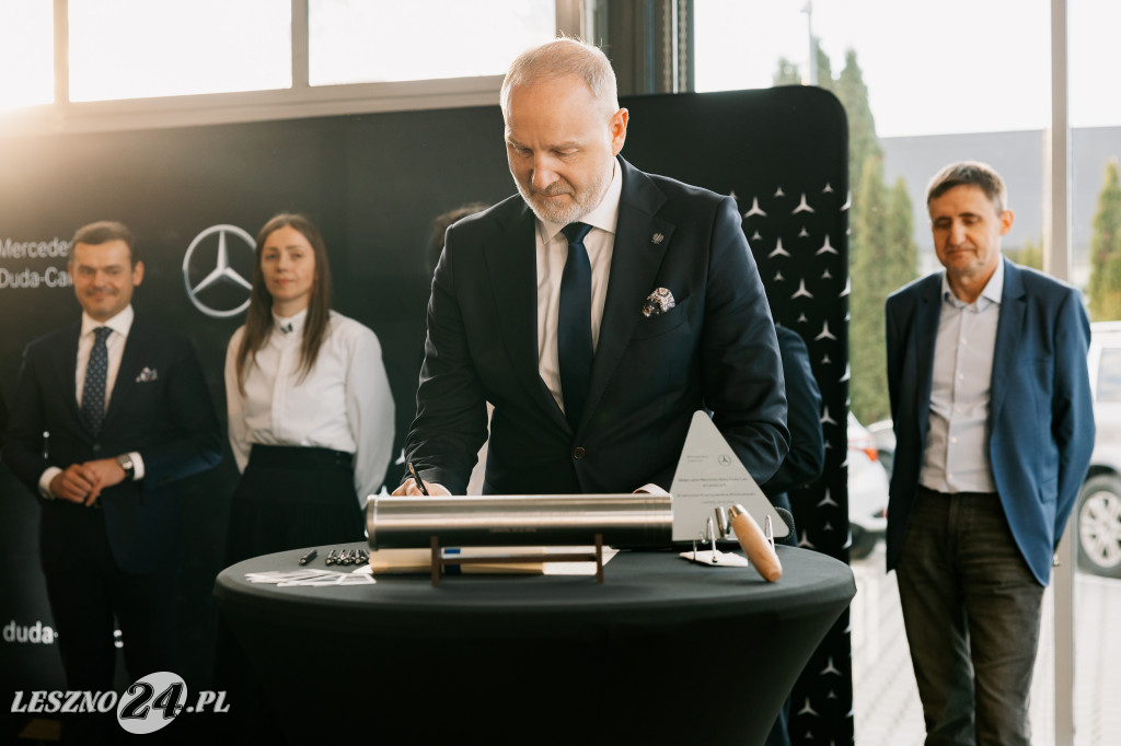 Uroczystość wmurowania kamienia węgielnego pod nowy salon Duda-Cars