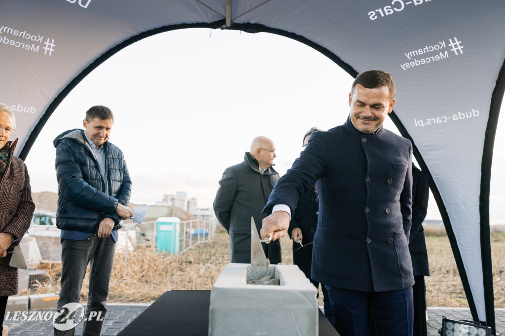 Uroczystość wmurowania kamienia węgielnego pod nowy salon Duda-Cars