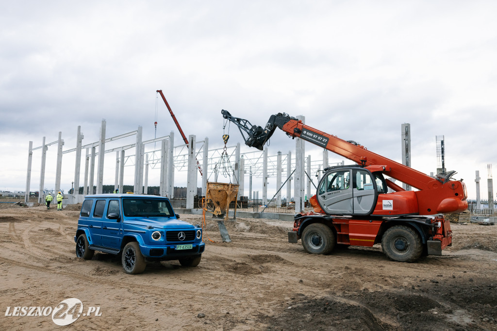 Uroczystość wmurowania kamienia węgielnego pod nowy salon Duda-Cars