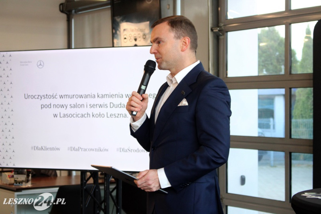Uroczystość wmurowania kamienia węgielnego pod nowy salon Duda-Cars