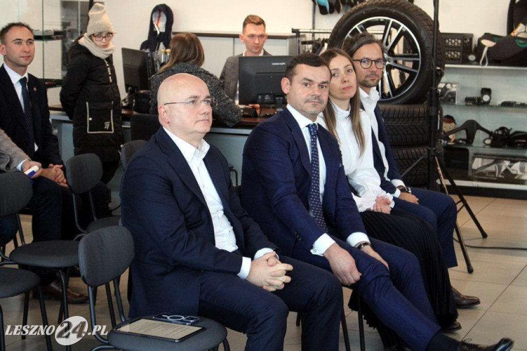 Uroczystość wmurowania kamienia węgielnego pod nowy salon Duda-Cars