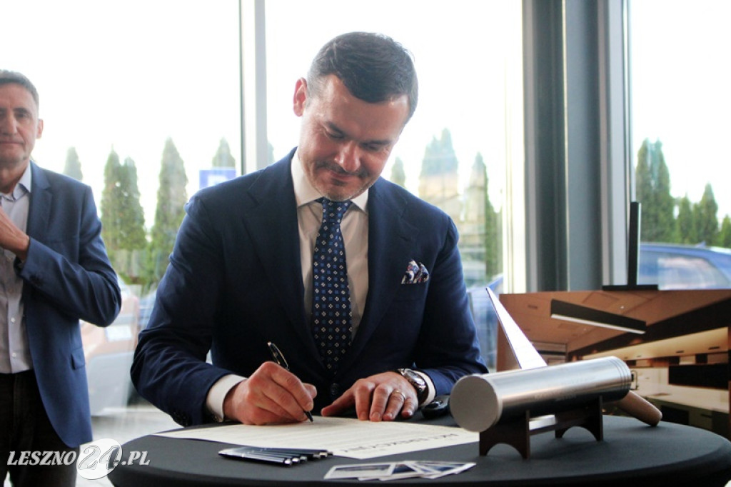Uroczystość wmurowania kamienia węgielnego pod nowy salon Duda-Cars