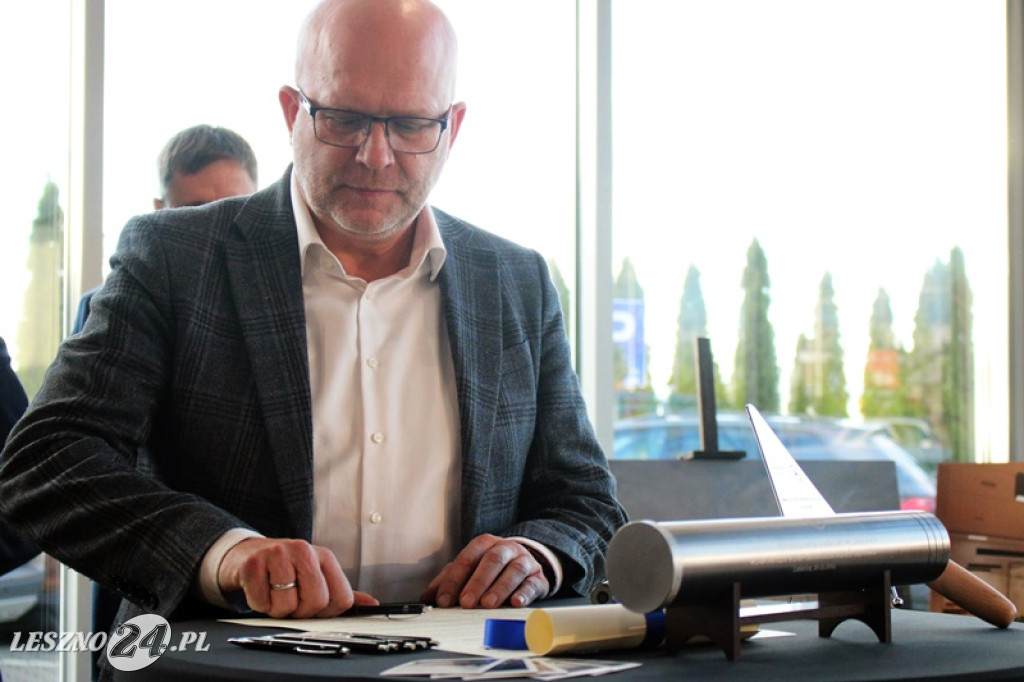 Uroczystość wmurowania kamienia węgielnego pod nowy salon Duda-Cars
