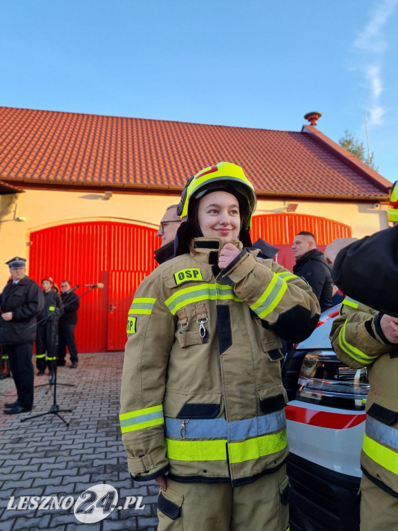 Przekazanie nowego samochodu dla OSP Dąbcze