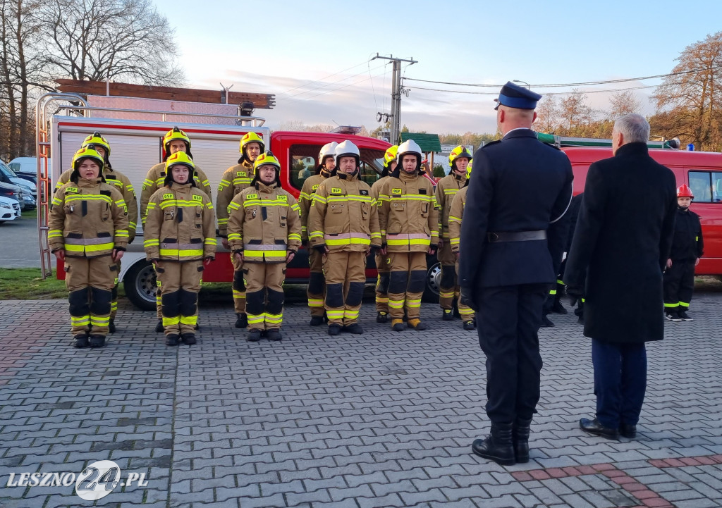 Przekazanie nowego samochodu dla OSP Dąbcze