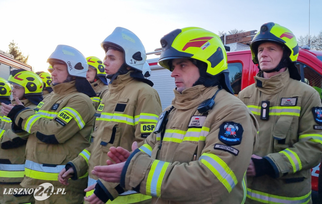 Przekazanie nowego samochodu dla OSP Dąbcze