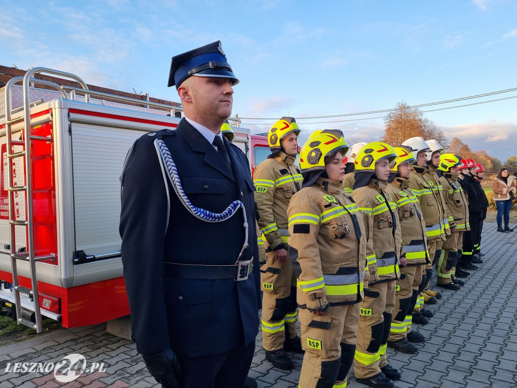 Przekazanie nowego samochodu dla OSP Dąbcze