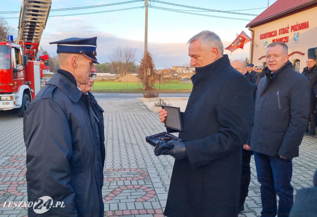 Przekazanie nowego samochodu dla OSP Dąbcze