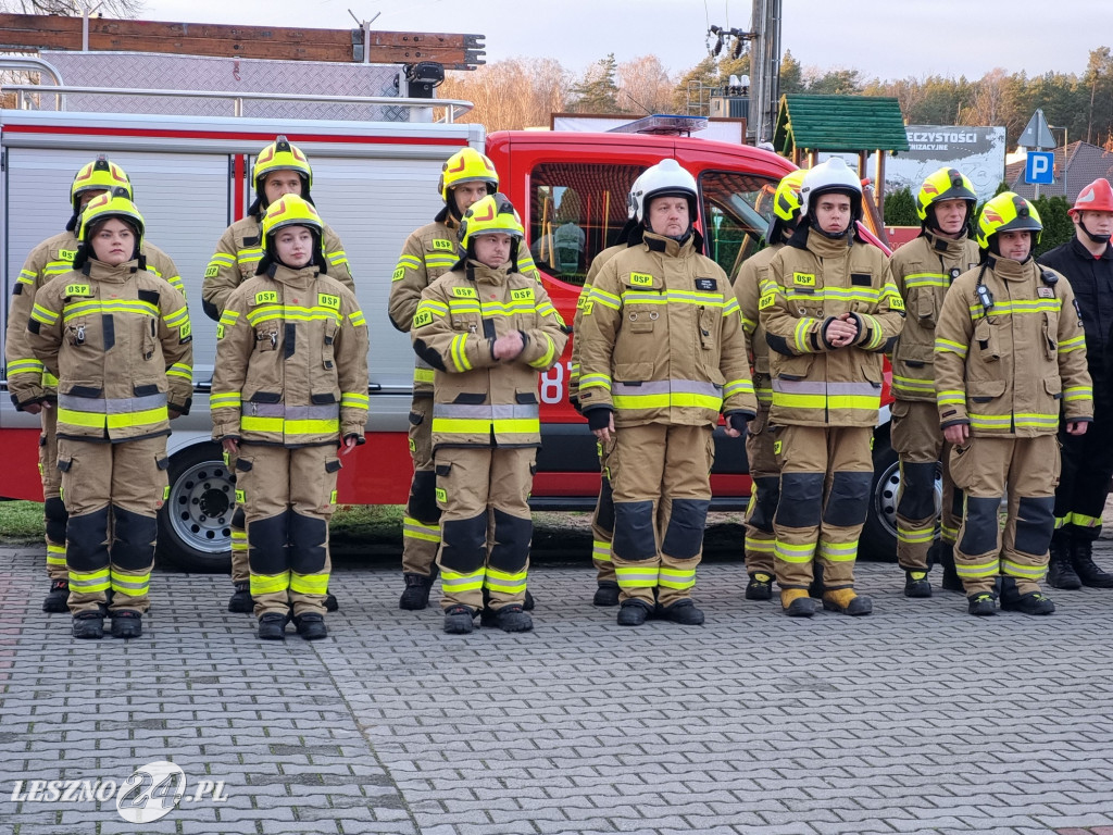 Przekazanie nowego samochodu dla OSP Dąbcze