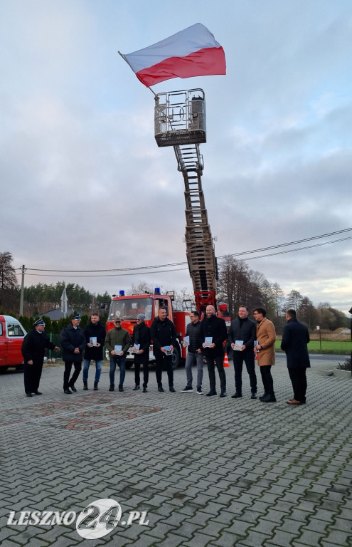 Przekazanie nowego samochodu dla OSP Dąbcze