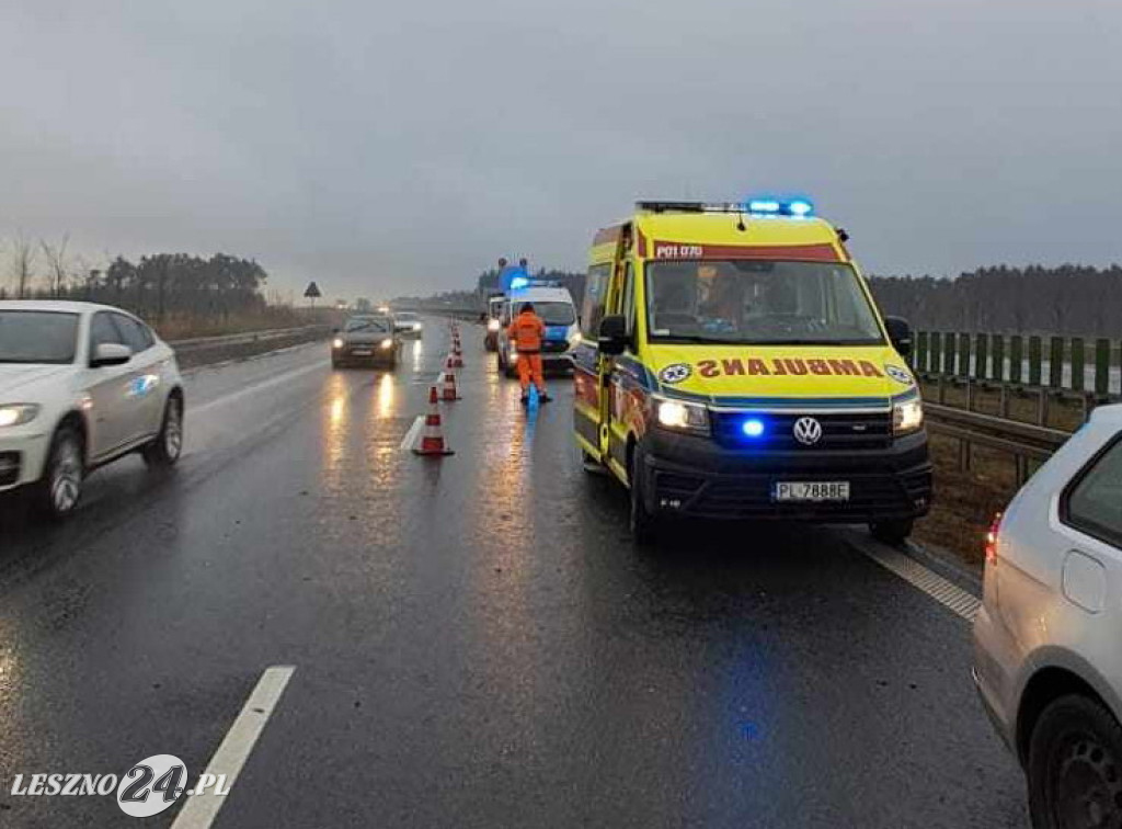 Kobieta w ciąży wjechała autem w barierę
