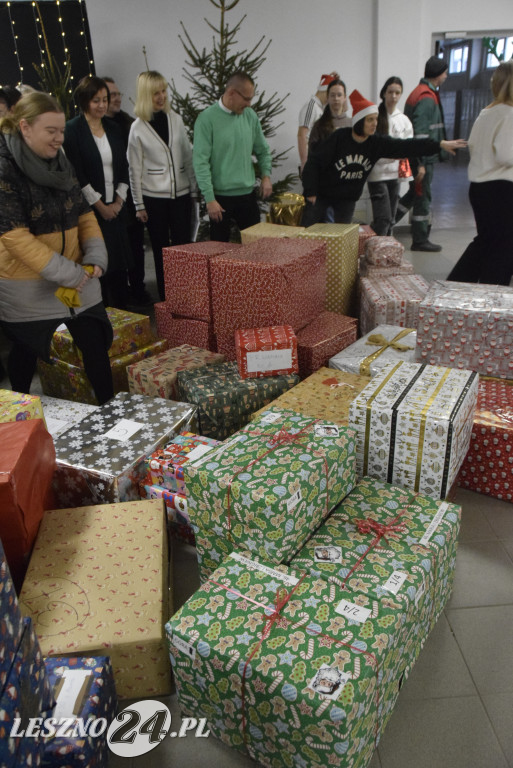 Świąteczne paczki wyruszyły w II LO w Lesznie