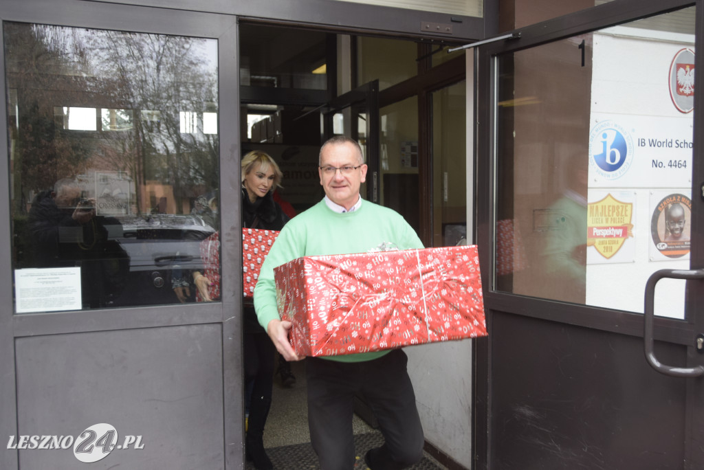 Świąteczne paczki wyruszyły w II LO w Lesznie