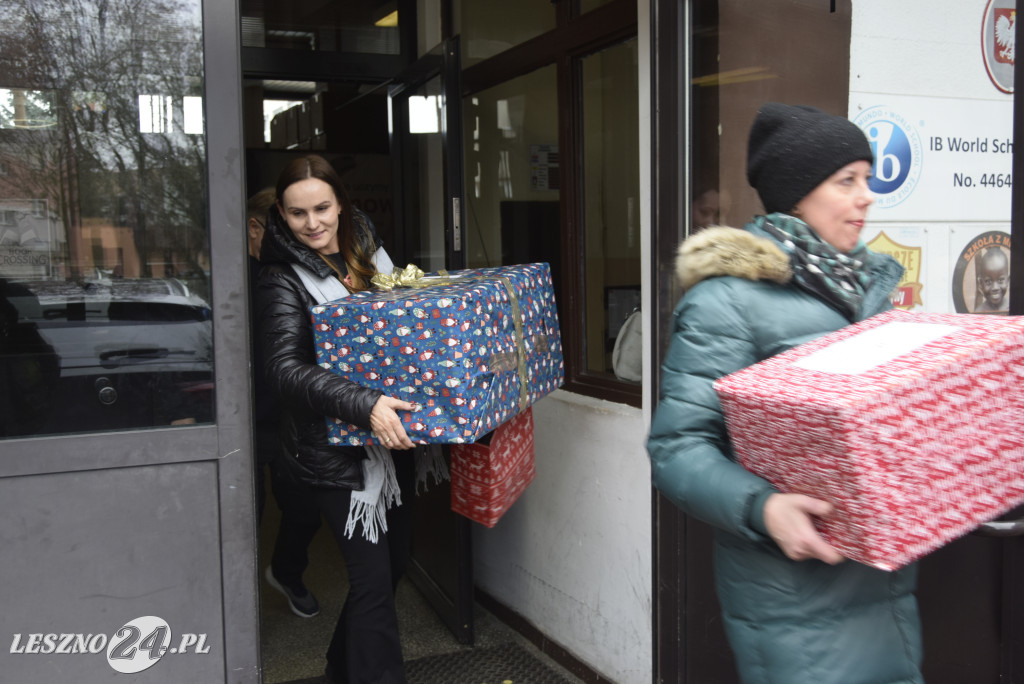Świąteczne paczki wyruszyły w II LO w Lesznie