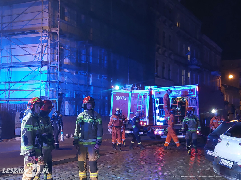 Runęła ściana budynku w Lesznie