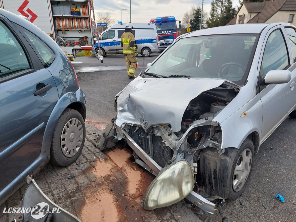 Zderzenie osobówek w Kąkolewie