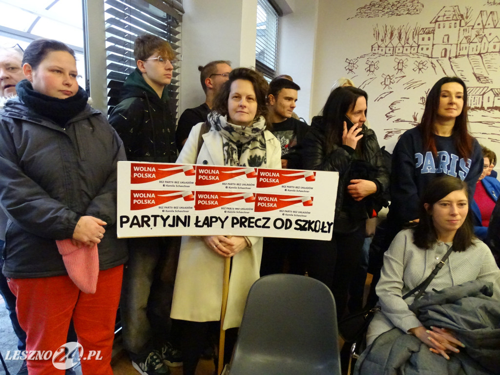Komisja w sprawie likwidacji szkół i przedszkoli w Lesznie