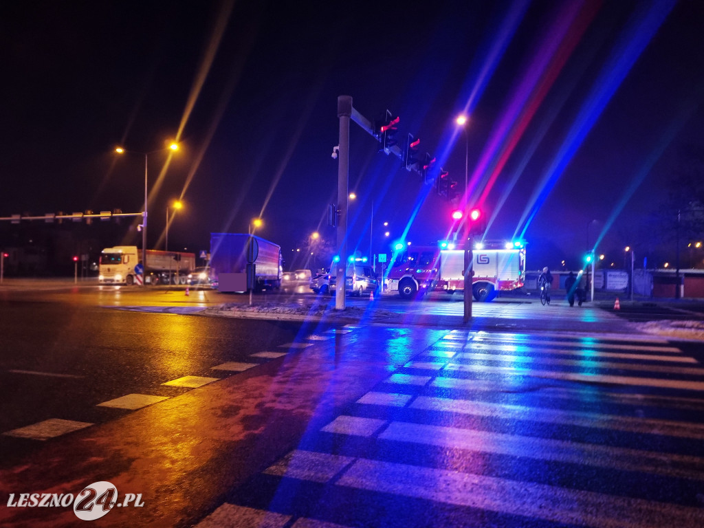 Zderzenie osobówki i ciężarówki w pobliżu Trapezu