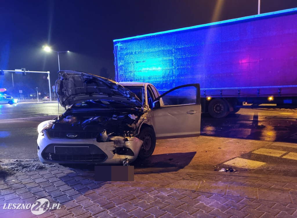 Zderzenie osobówki i ciężarówki w pobliżu Trapezu