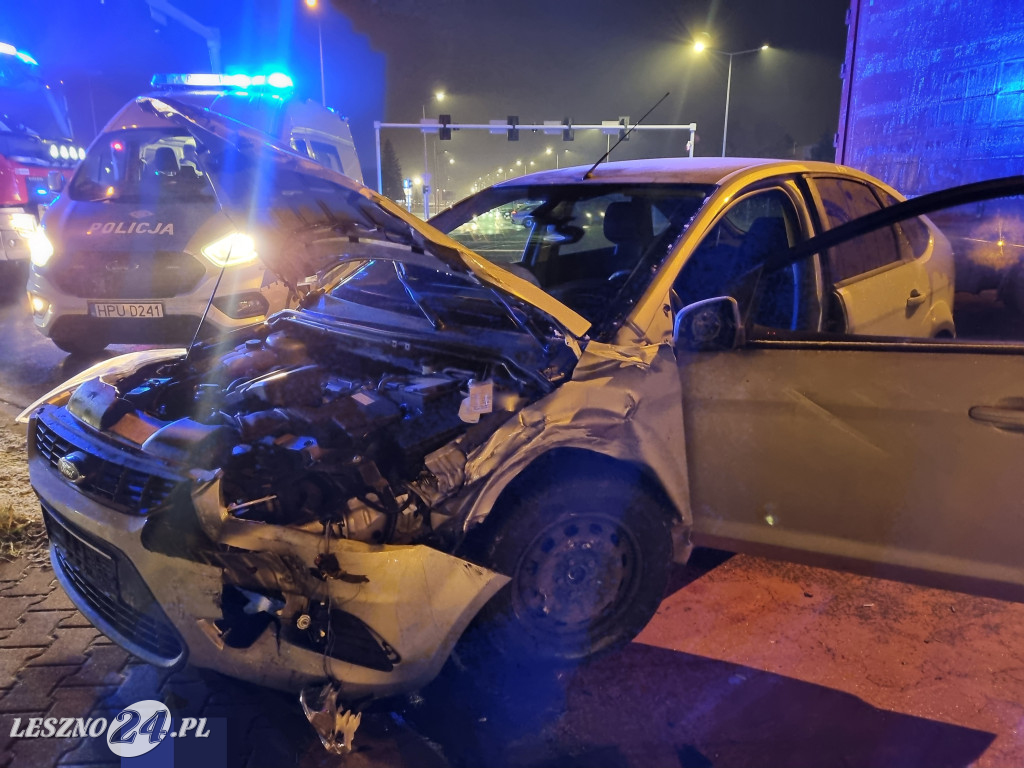 Zderzenie osobówki i ciężarówki w pobliżu Trapezu