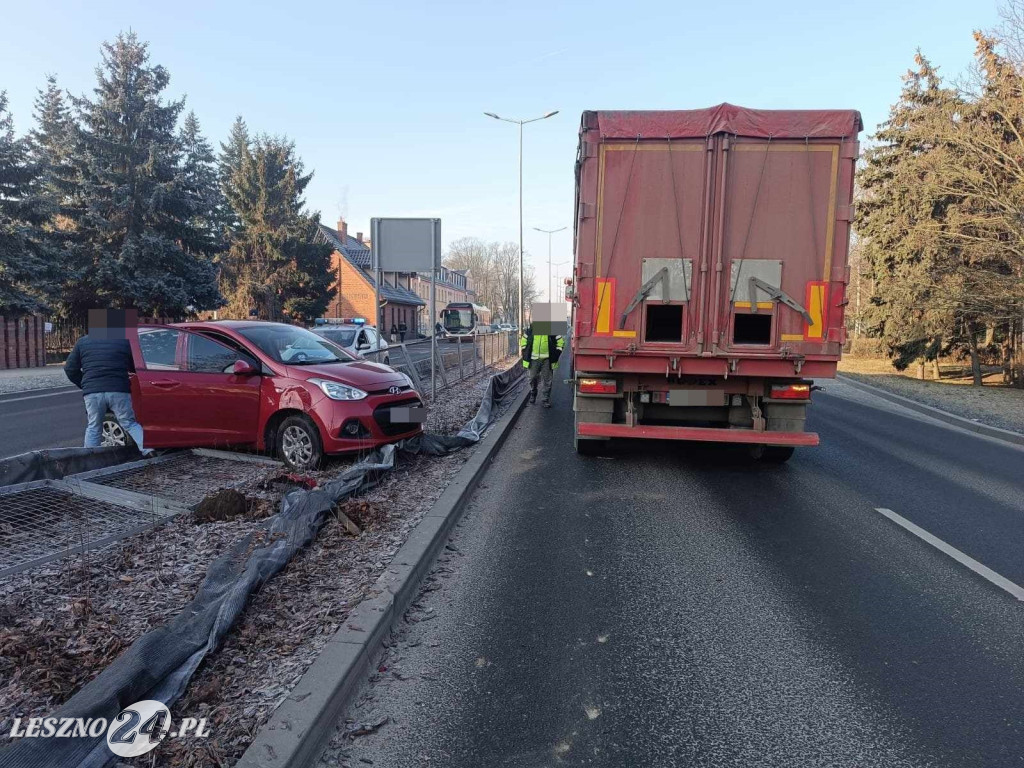 Zderzenie ciężarówki i osobówki