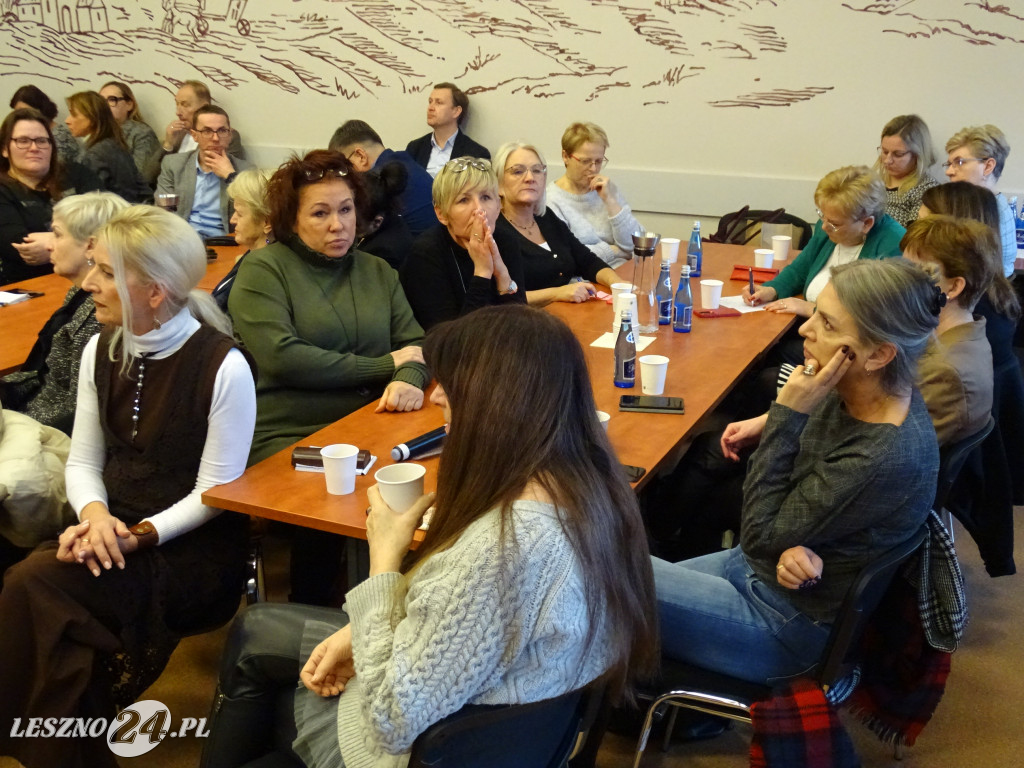 Komisja Edukacji w sprawie oświaty w Lesznie
