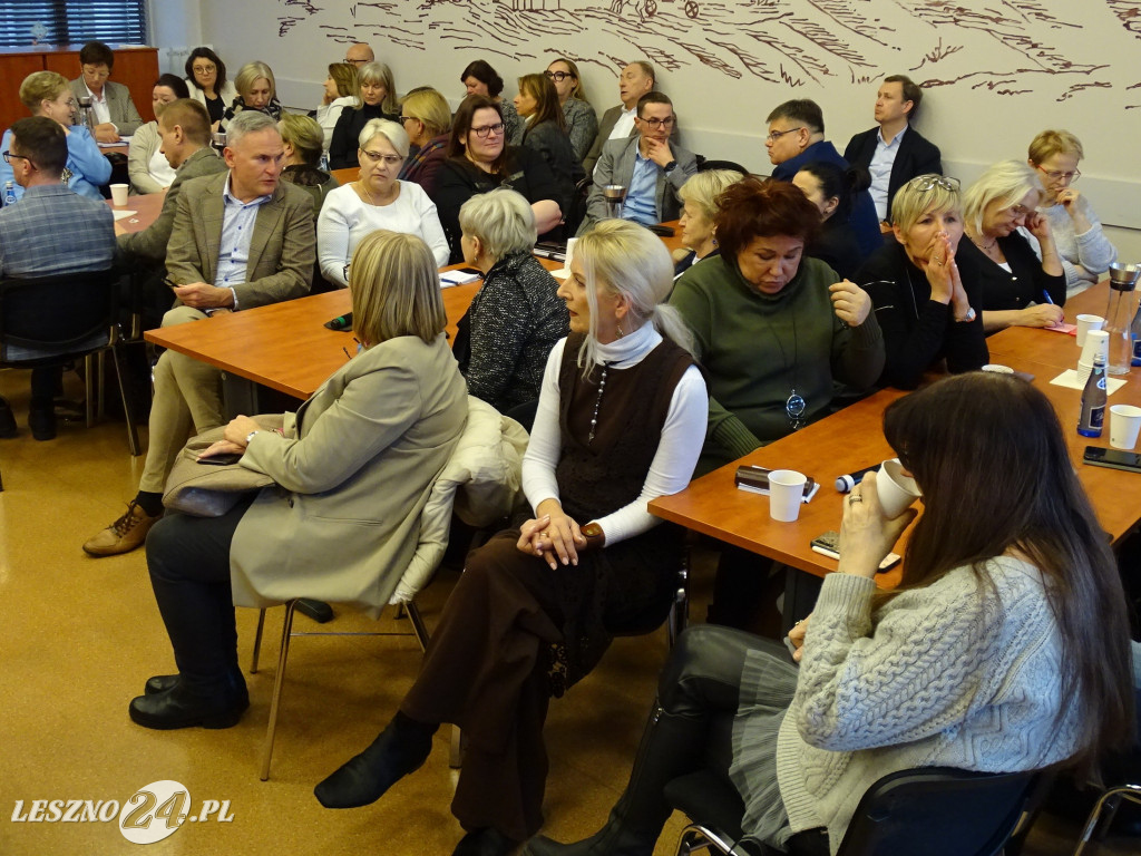 Komisja Edukacji w sprawie oświaty w Lesznie