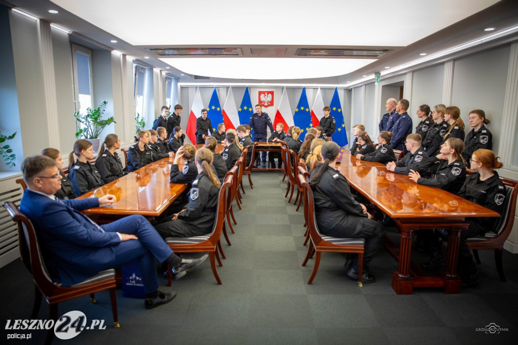 Mundurowi maturzyści  w komendzie głównej i Sejmie