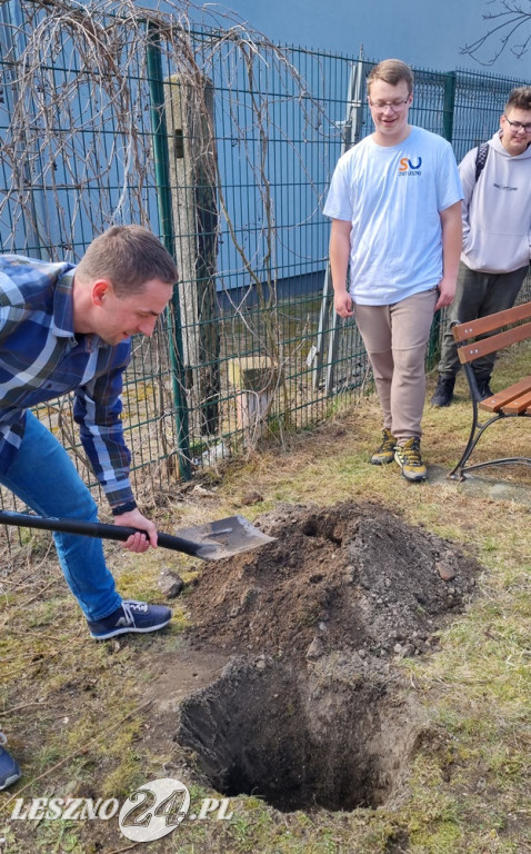 Kapsuła czasu wkopana w ZSE-T w Lesznie