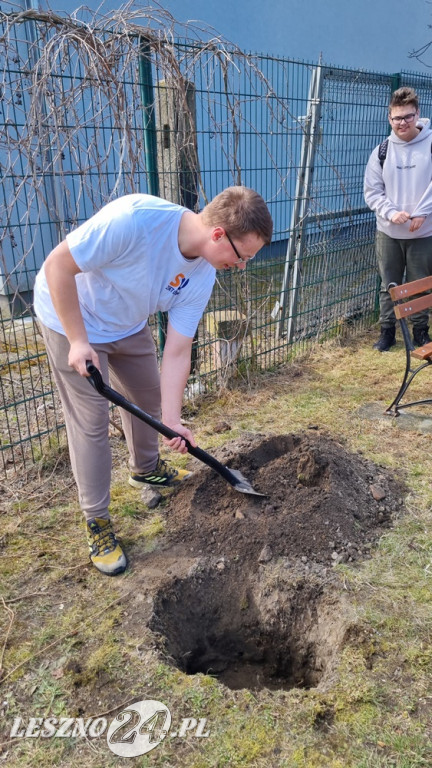 Kapsuła czasu wkopana w ZSE-T w Lesznie