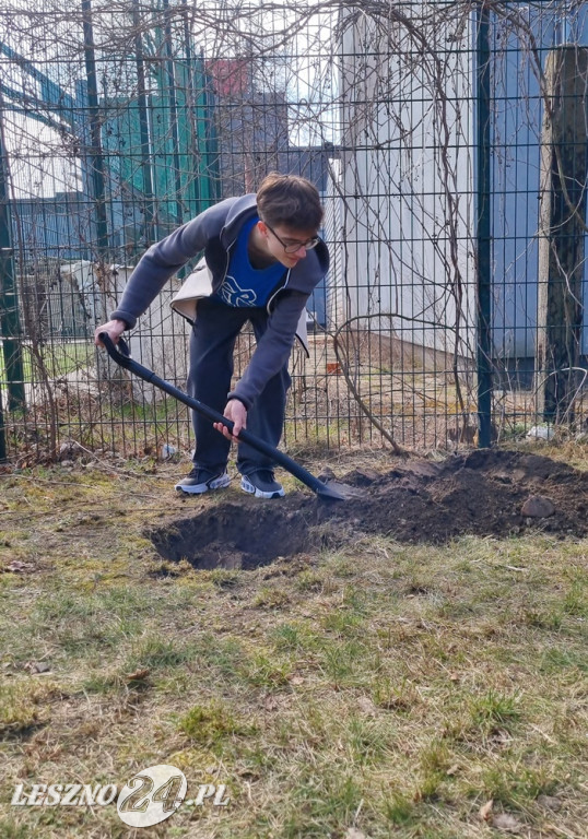 Kapsuła czasu wkopana w ZSE-T w Lesznie