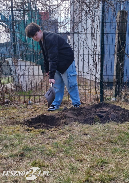 Kapsuła czasu wkopana w ZSE-T w Lesznie