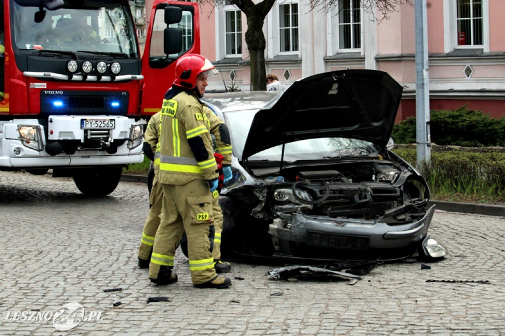 Zderzenie dwóch osobówek na krzyżowce