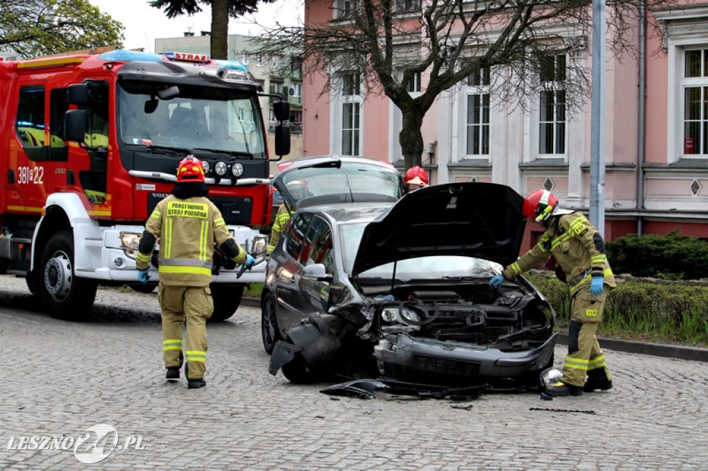 Zderzenie dwóch osobówek na krzyżowce