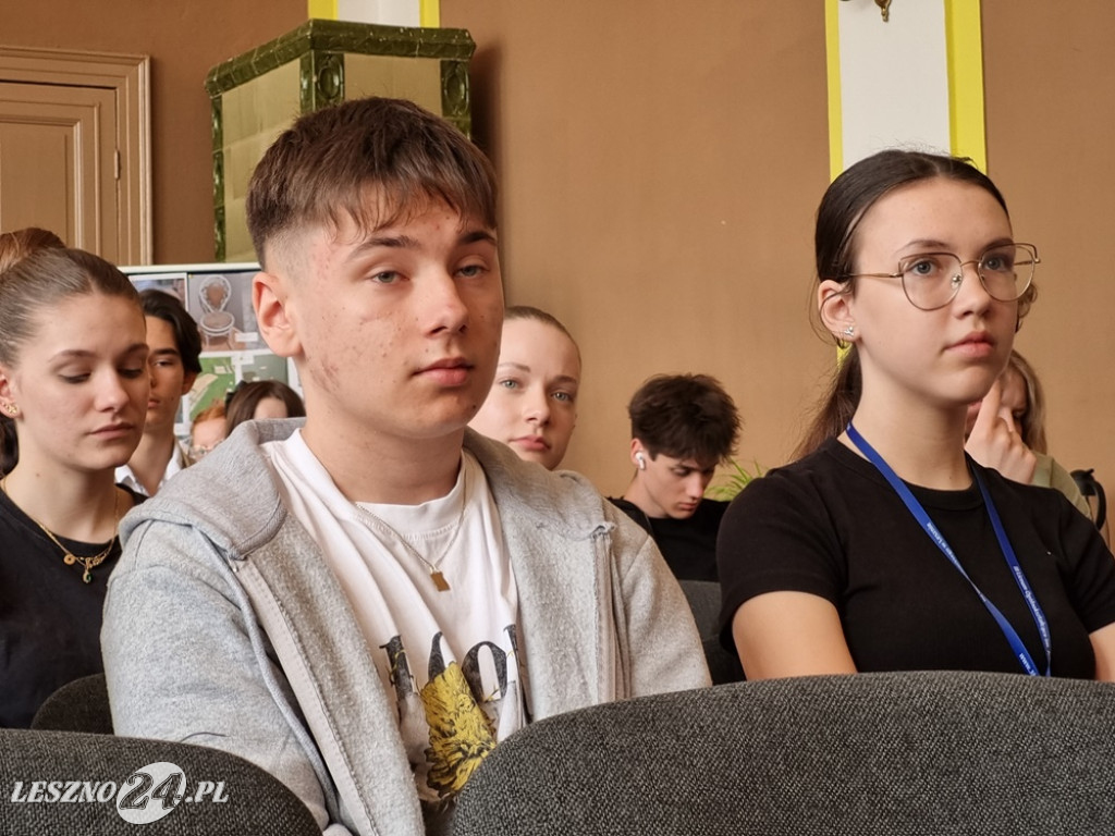 Ukryte oblicze starych przedmiotów w III LO w Lesznie