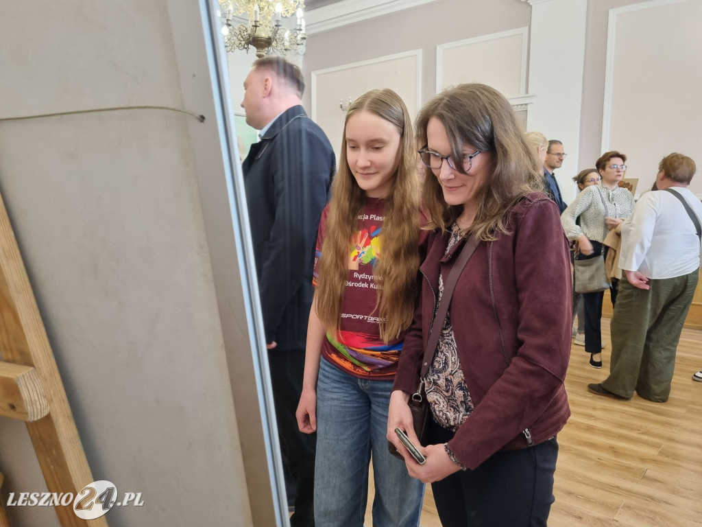Wernisaż wystawy Dziewczyna z chryzantemami w Rydzynie