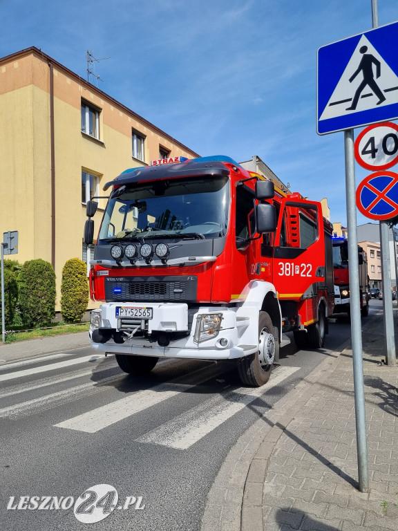 Zderzenie osobówki i motocykla w Lesznie