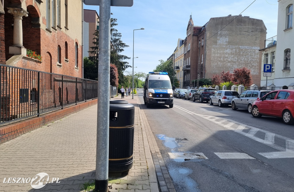 Zderzenie osobówki i motocykla w Lesznie