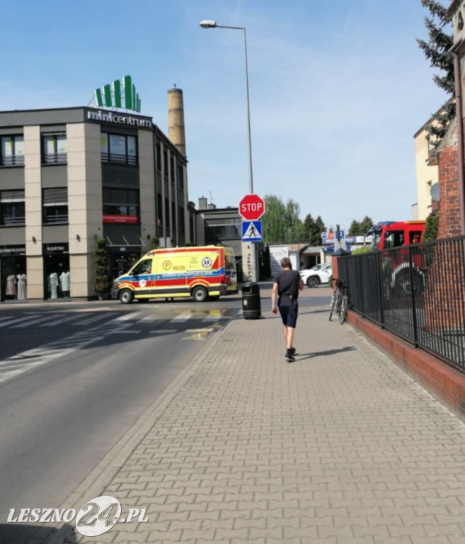 Zderzenie osobówki i motocykla w Lesznie