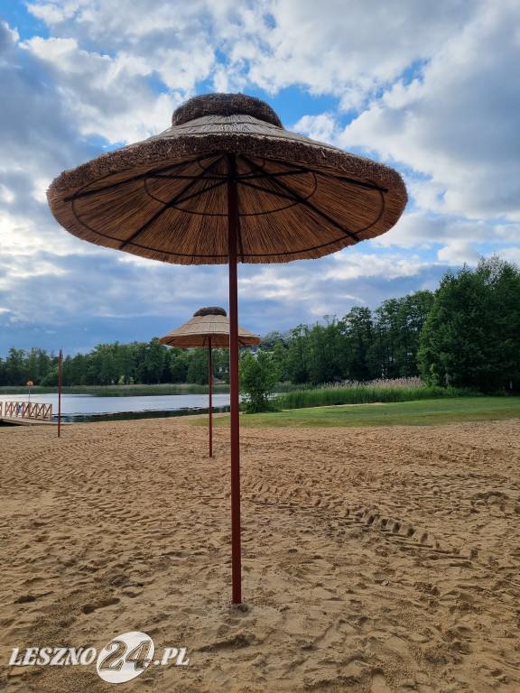 Plaża nad jeziorem pięknieje