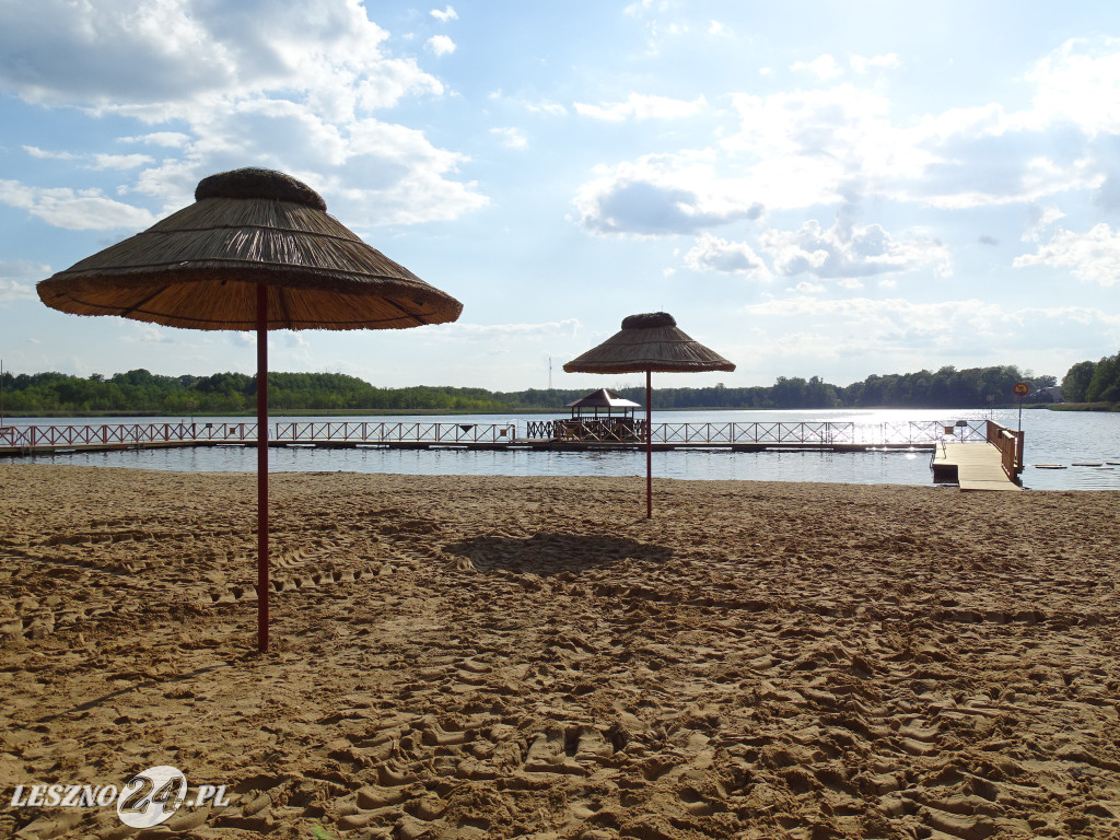 Plaża nad jeziorem pięknieje