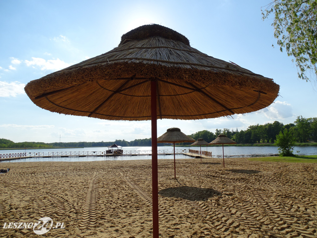 Plaża nad jeziorem pięknieje