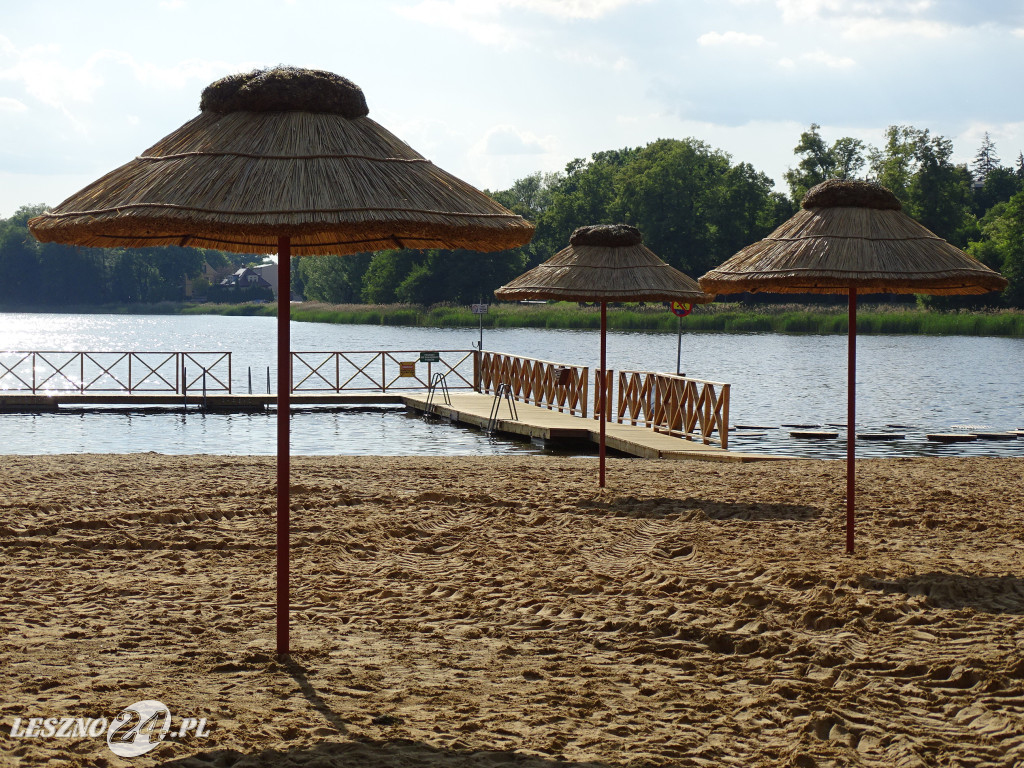 Plaża nad jeziorem pięknieje
