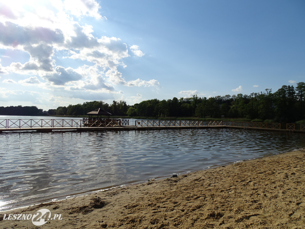 Plaża nad jeziorem pięknieje