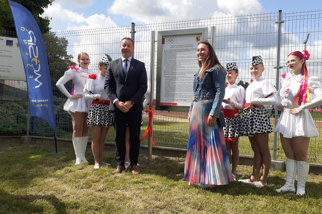Odsłonięcie tablicy na leszczyńskim stadionie